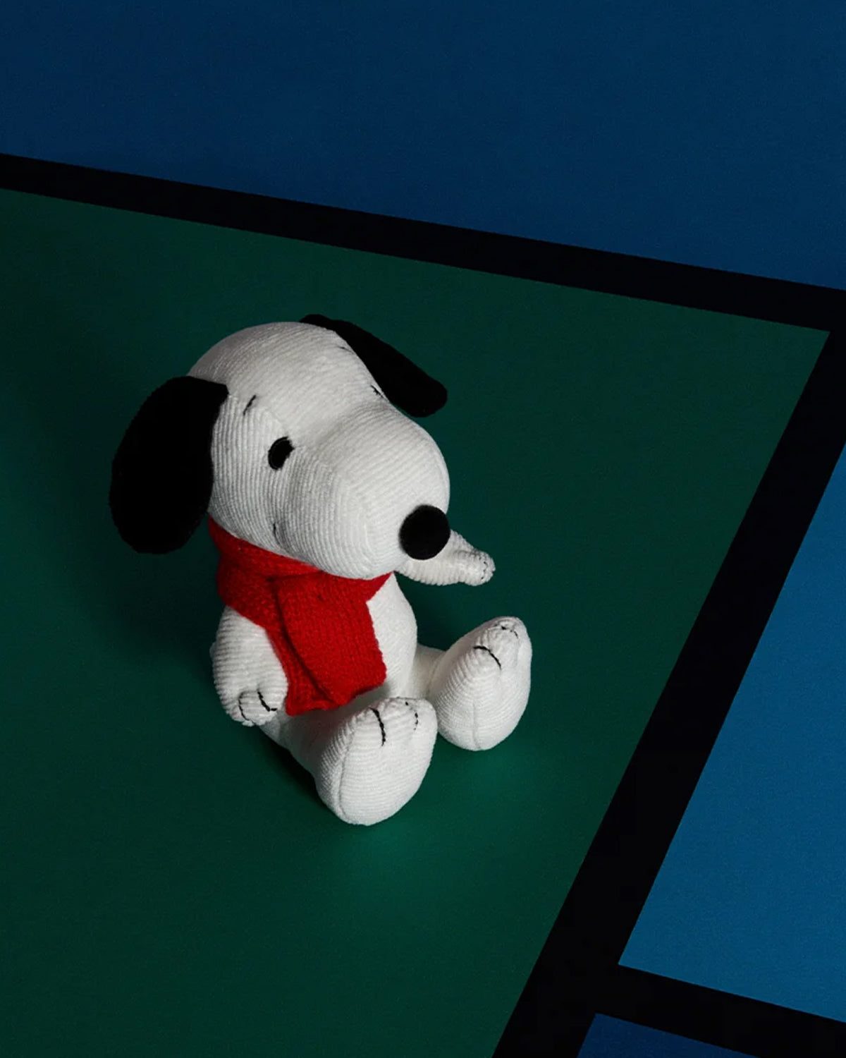 Plush PEANUTS SNOOPY Sitting WITH SCARF 7"